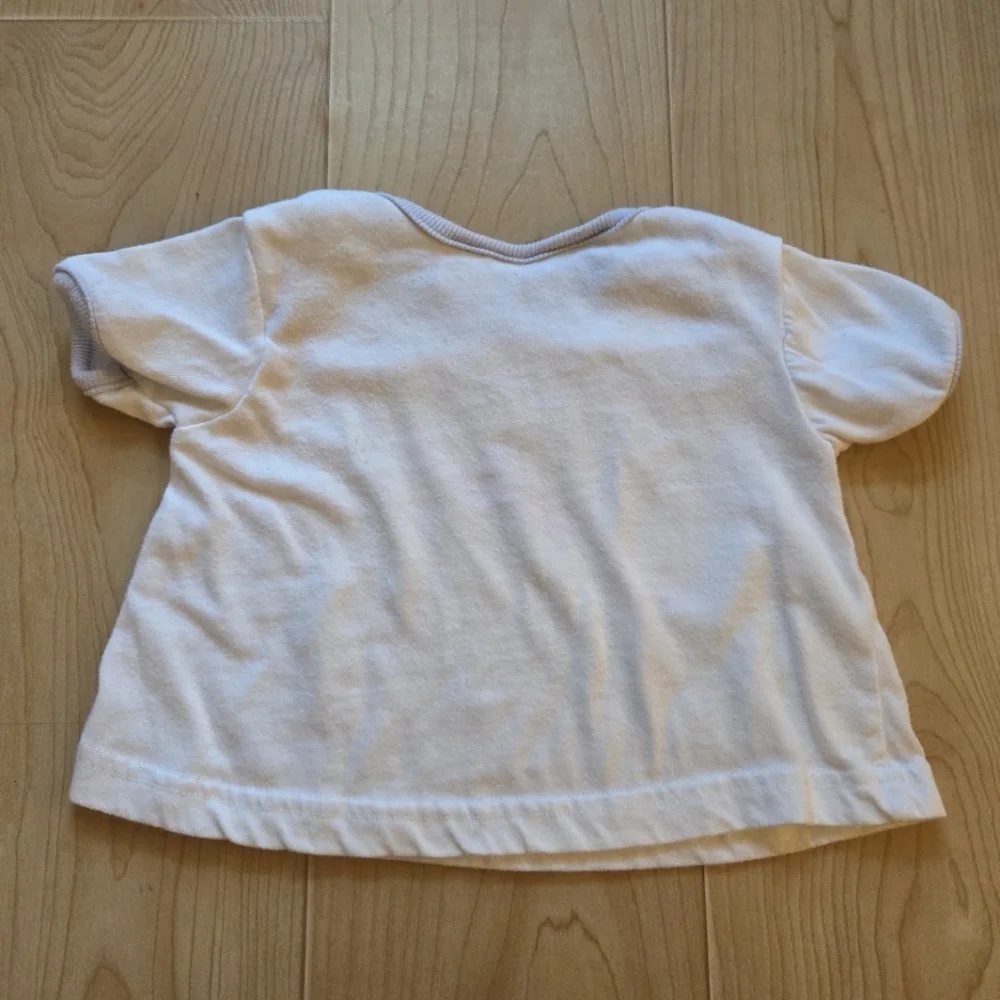 Vintage Y2K Disney Winnie the Pooh graphic t-shirt
